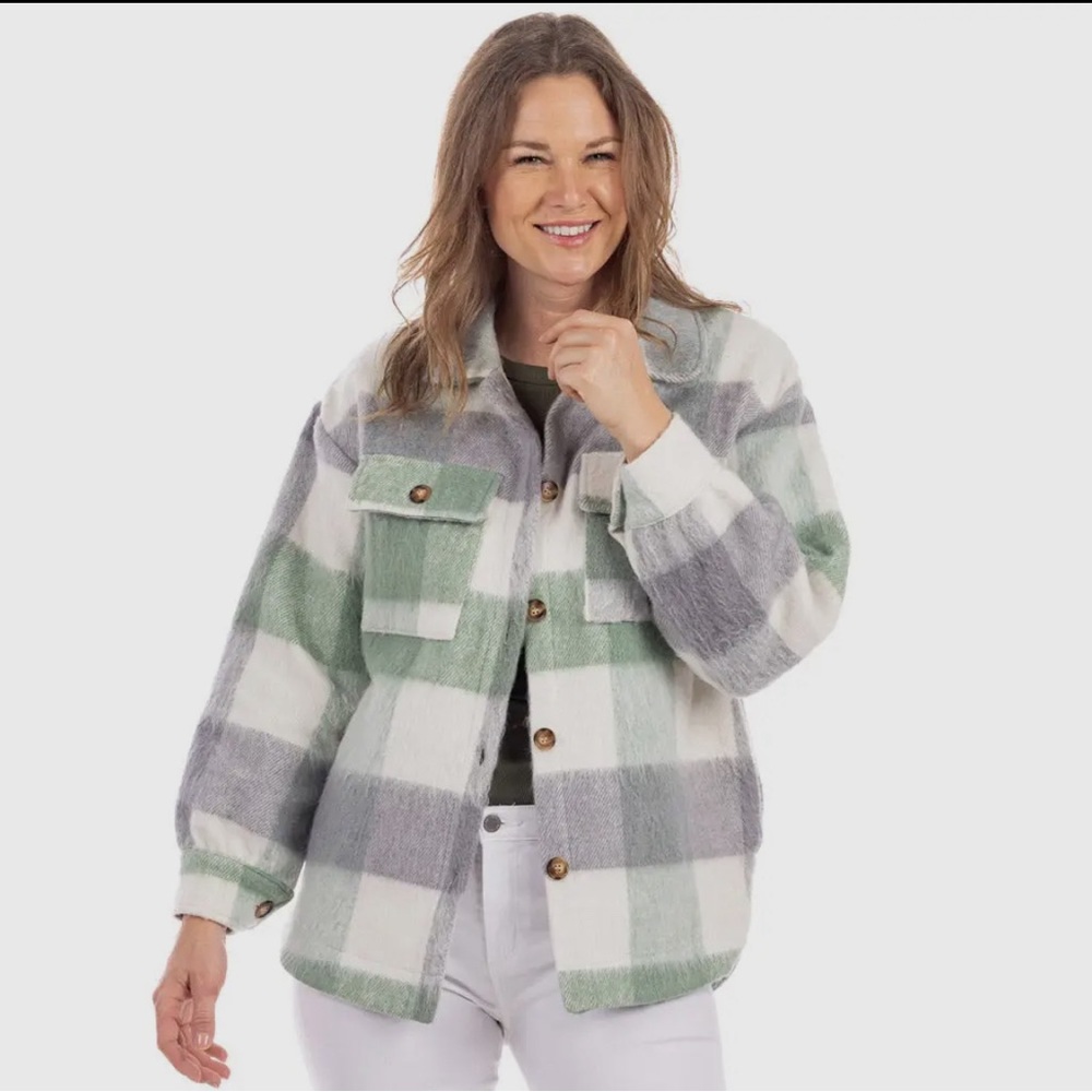 Very good quality! Thick enough but not too thick! Also has pockets! S-XXL